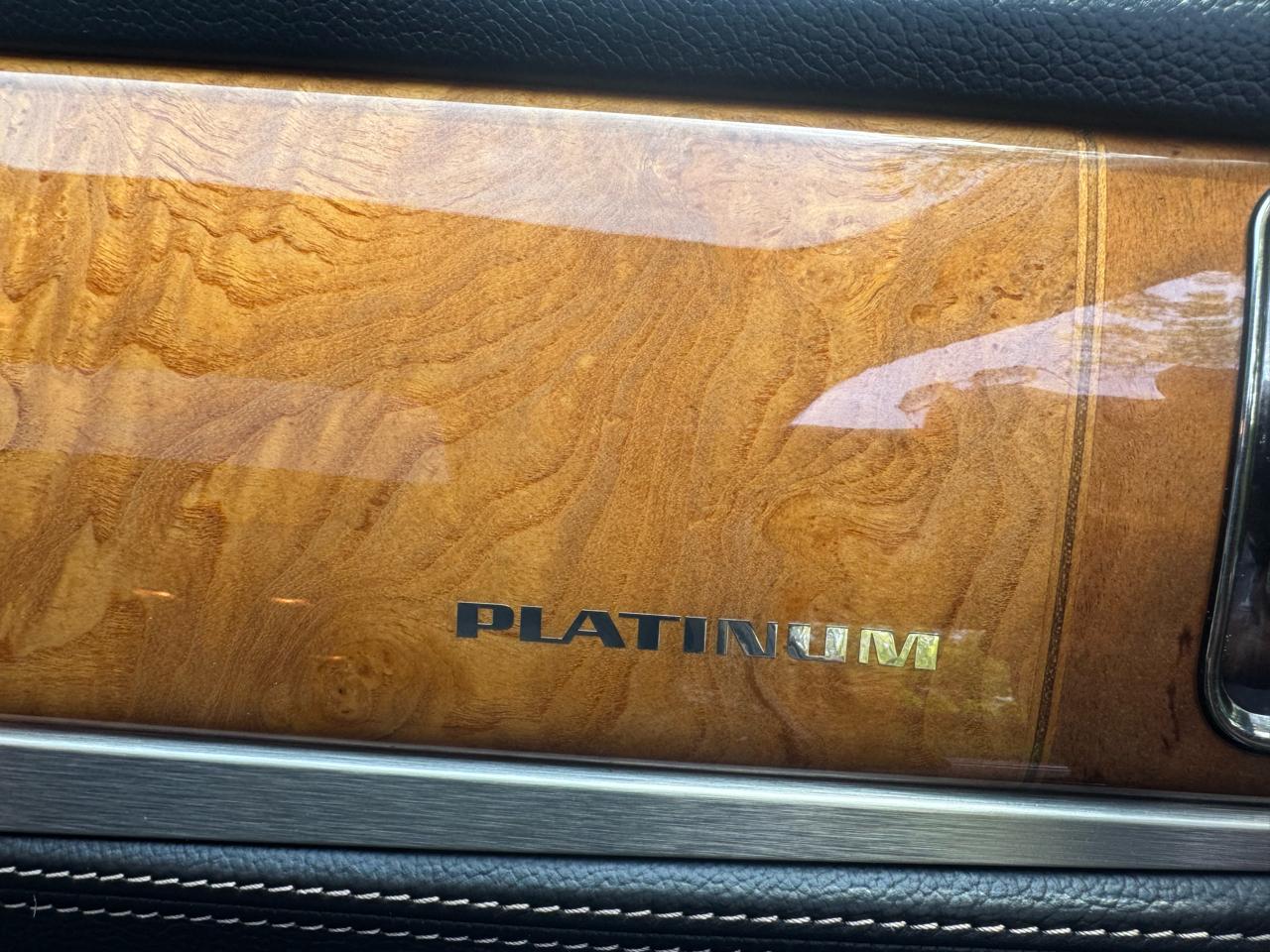 Cadillac Escalade AWD Platinum 2012