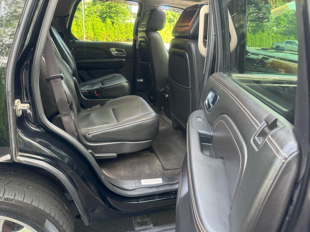 Cadillac Escalade AWD Platinum 2012