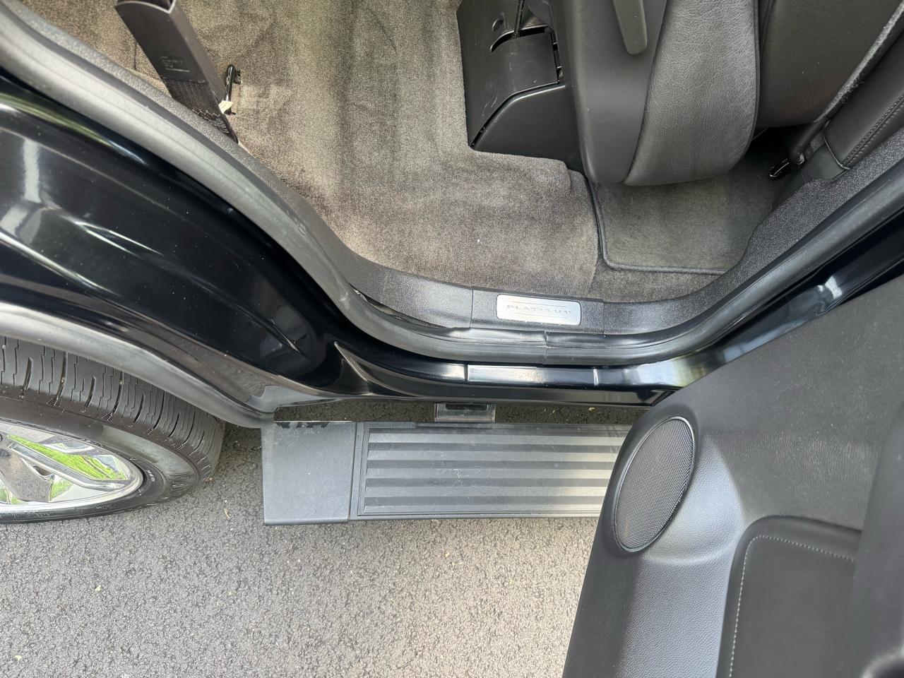 Cadillac Escalade AWD Platinum 2012
