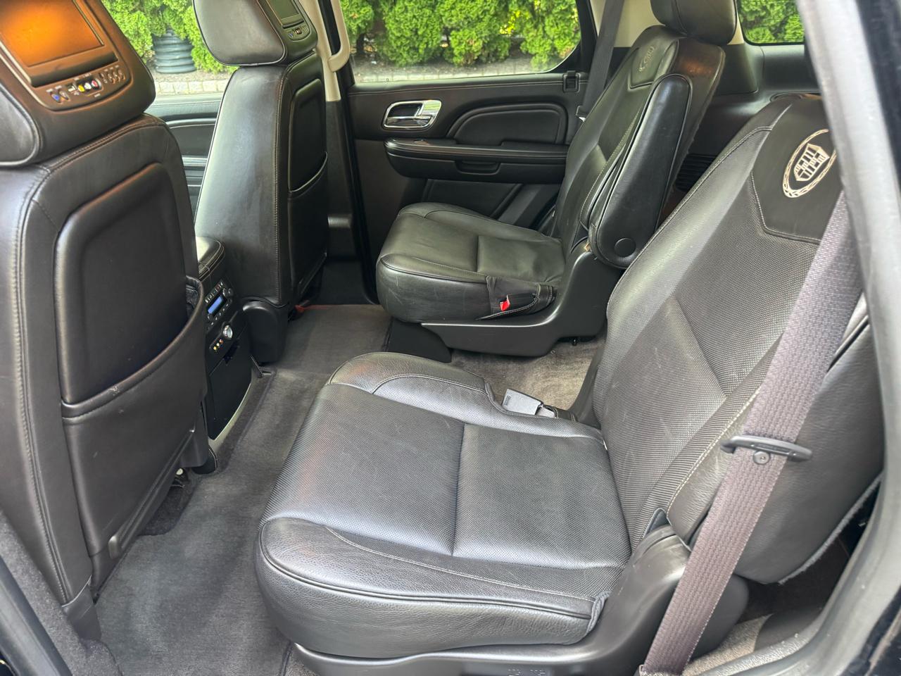 Cadillac Escalade AWD Platinum 2012