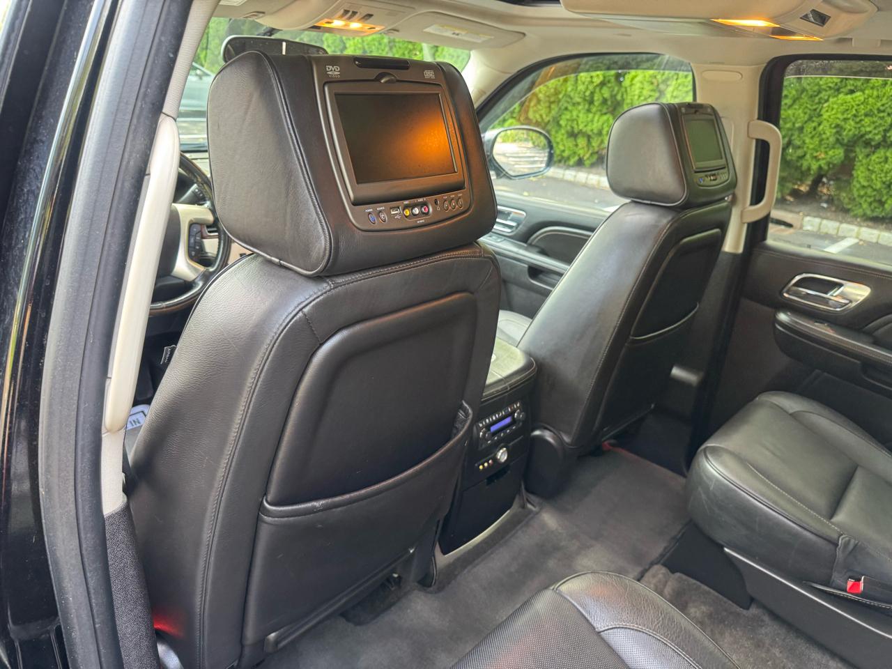 Cadillac Escalade AWD Platinum 2012