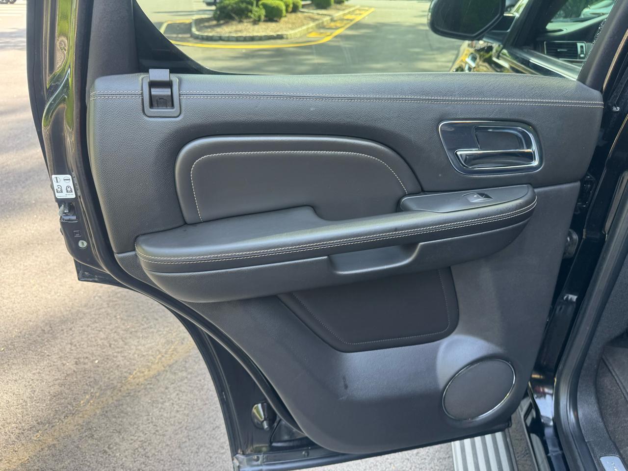 Cadillac Escalade AWD Platinum 2012