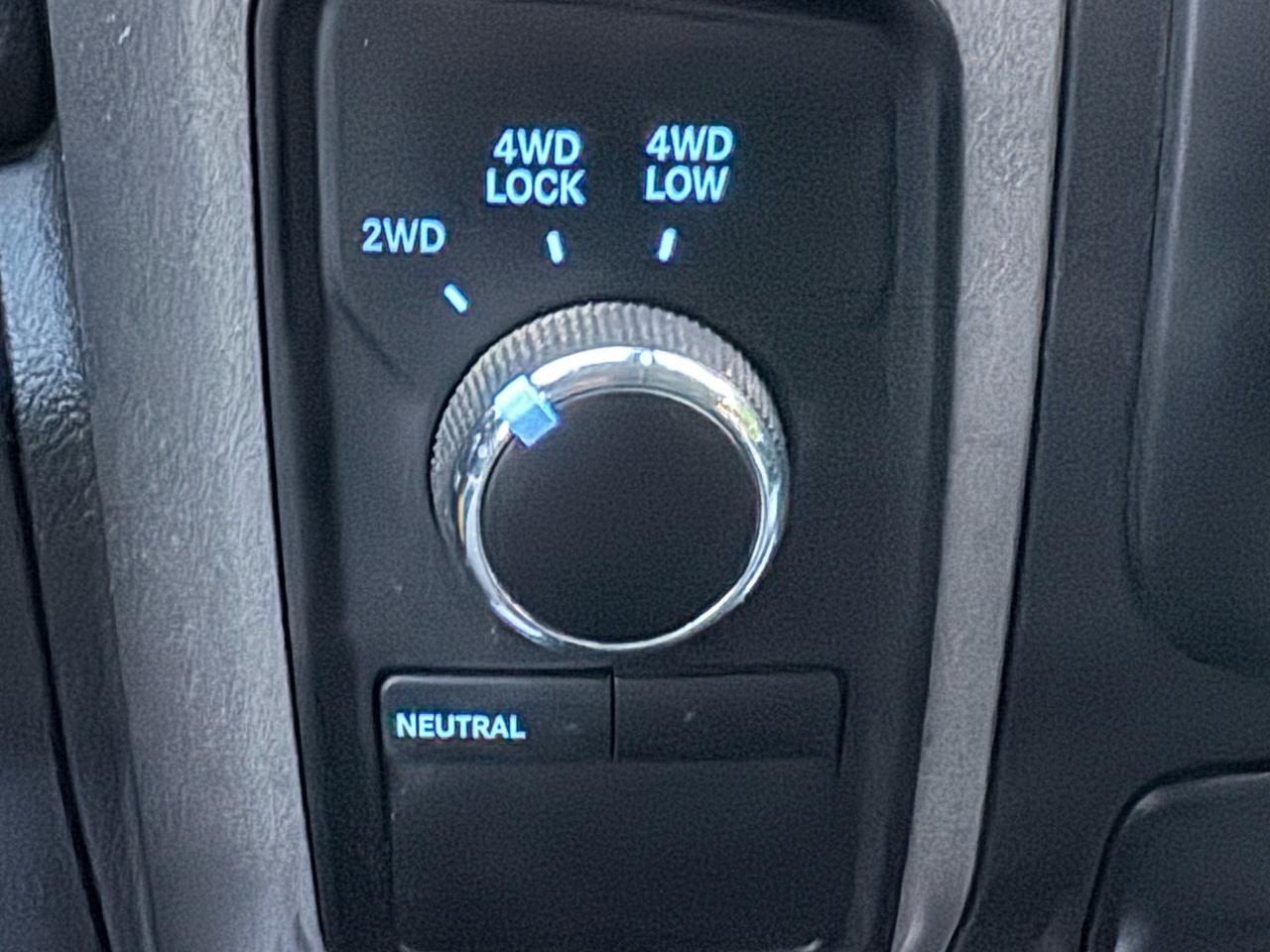 RAM 1500 4WD Crew Cab 140.5" Tradesman 2013
