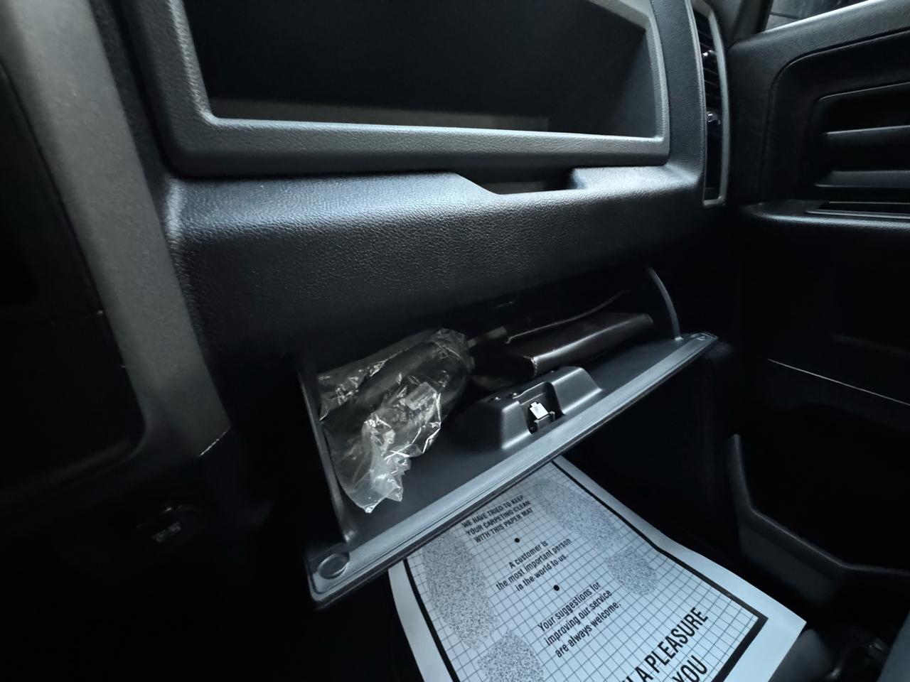 RAM 1500 4WD Crew Cab 140.5" Tradesman 2013