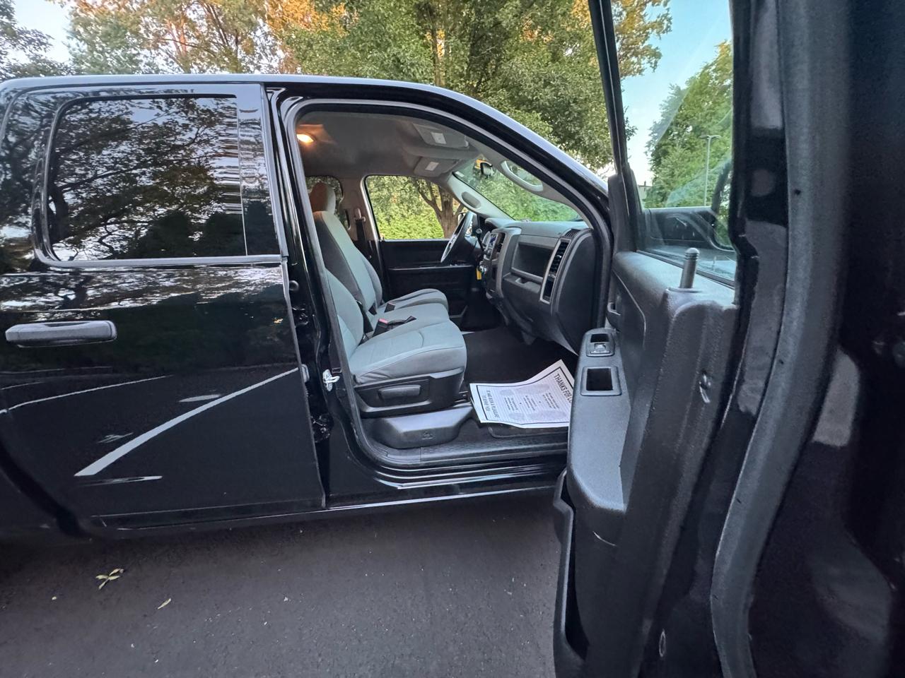 RAM 1500 4WD Crew Cab 140.5" Tradesman 2013