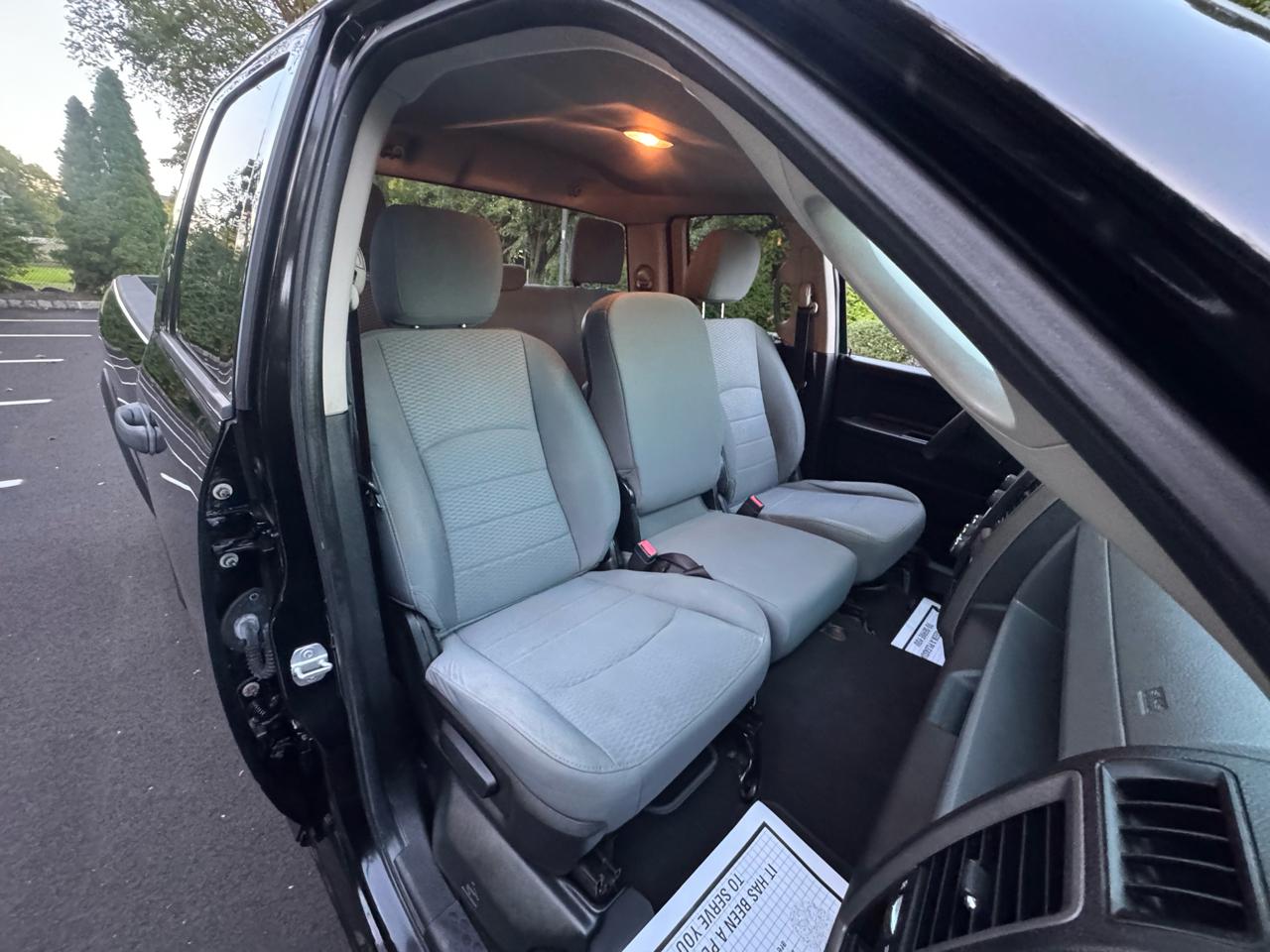 RAM 1500 4WD Crew Cab 140.5" Tradesman 2013