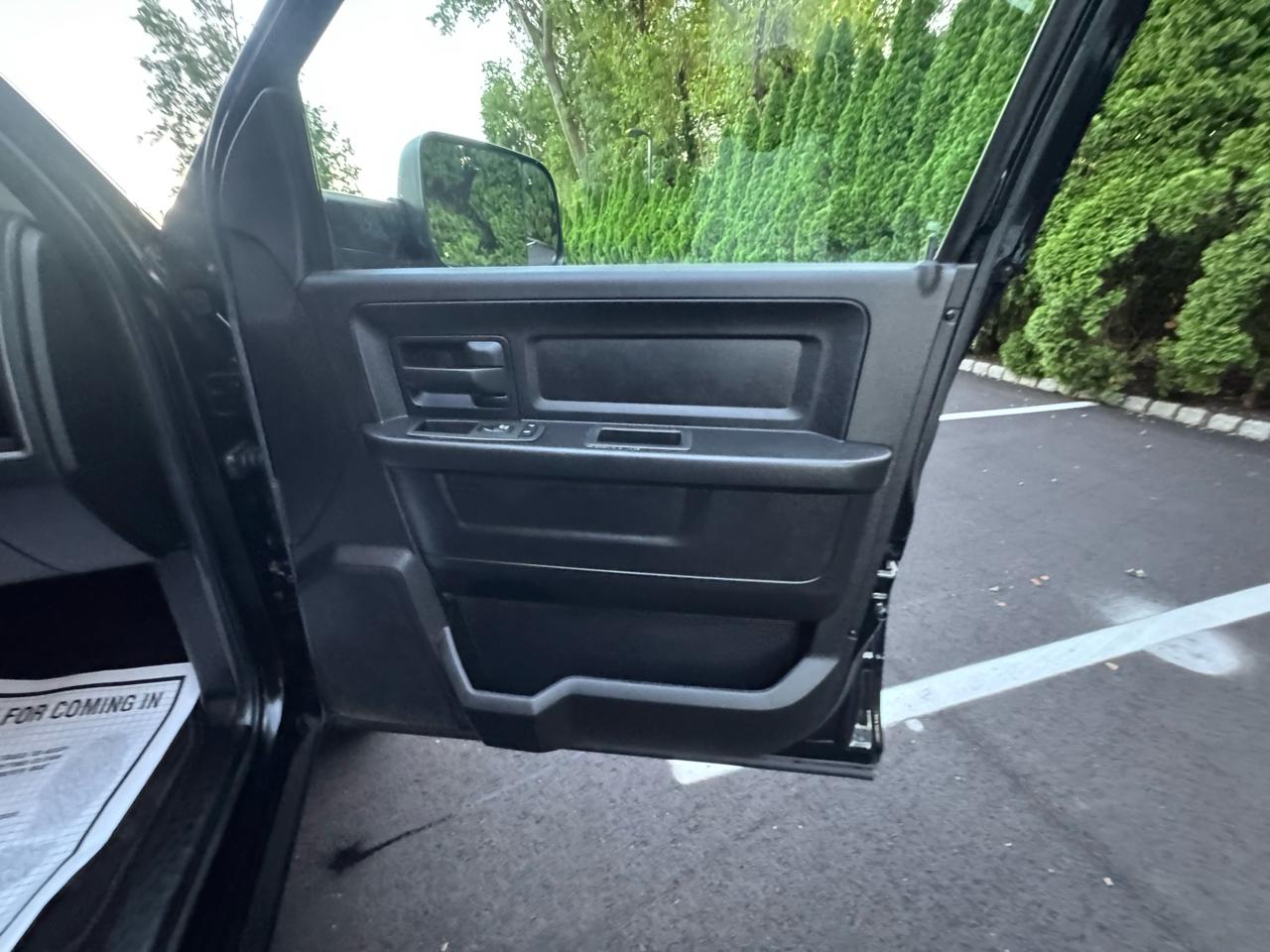 RAM 1500 4WD Crew Cab 140.5" Tradesman 2013