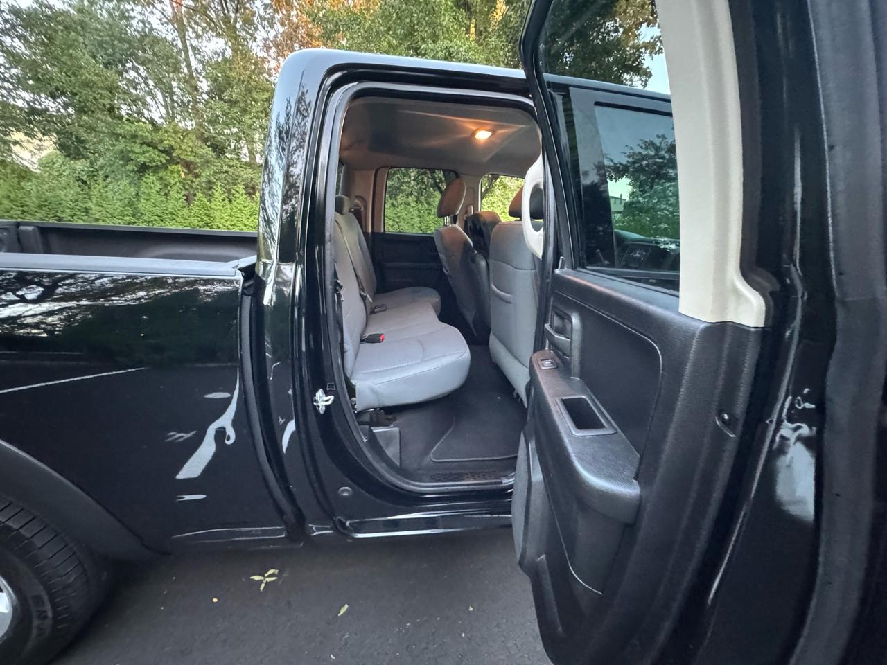 RAM 1500 4WD Crew Cab 140.5" Tradesman 2013
