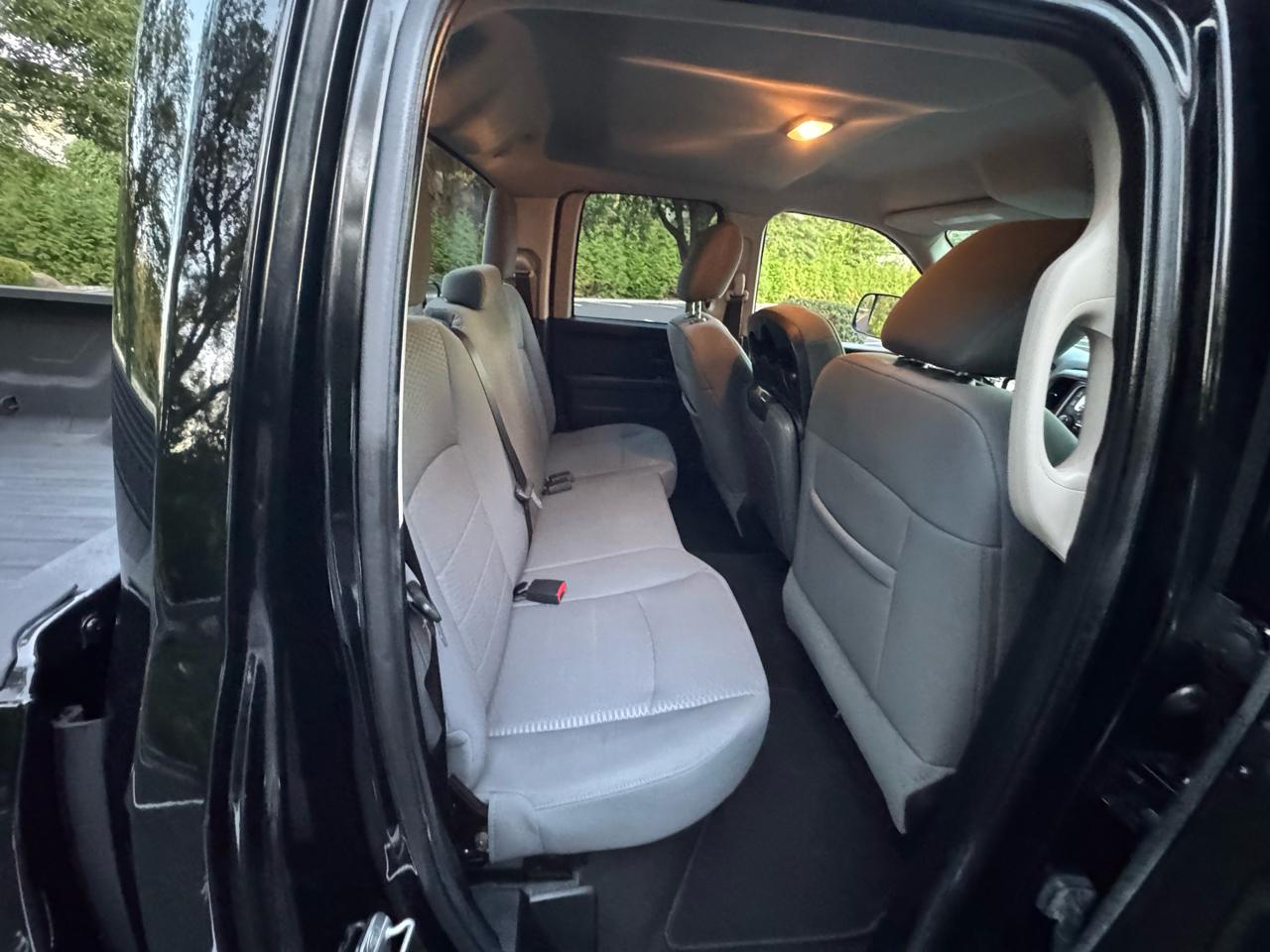 RAM 1500 4WD Crew Cab 140.5" Tradesman 2013