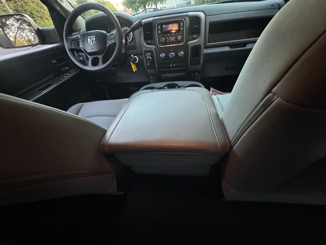 RAM 1500 4WD Crew Cab 140.5" Tradesman 2013