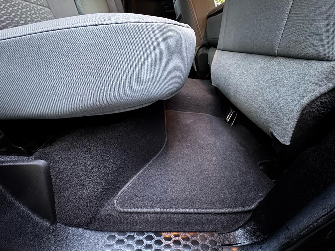 RAM 1500 4WD Crew Cab 140.5" Tradesman 2013
