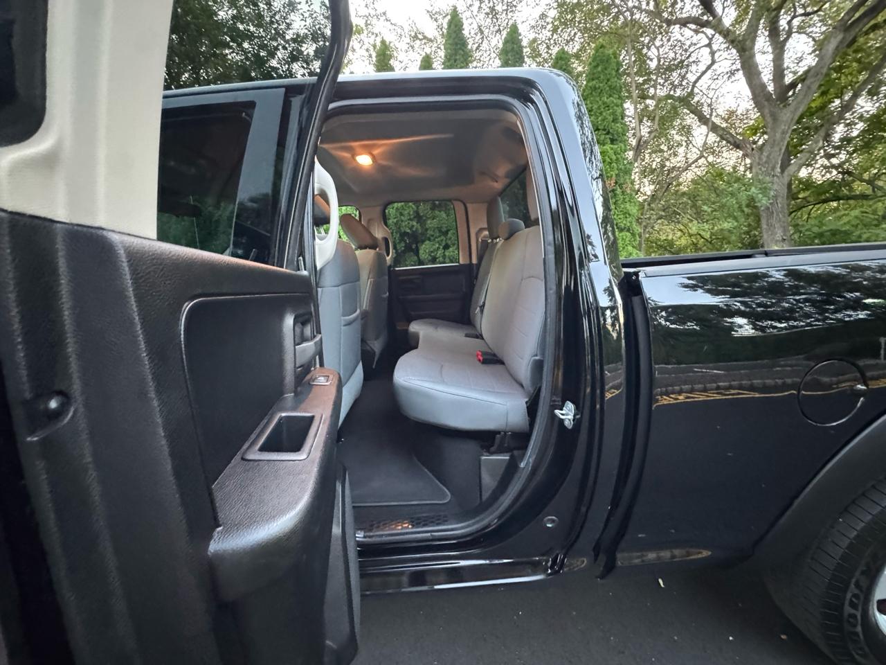 RAM 1500 4WD Crew Cab 140.5" Tradesman 2013
