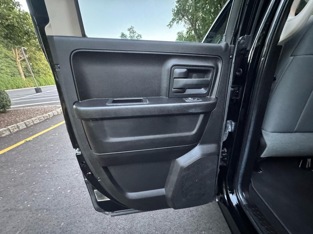 RAM 1500 4WD Crew Cab 140.5" Tradesman 2013