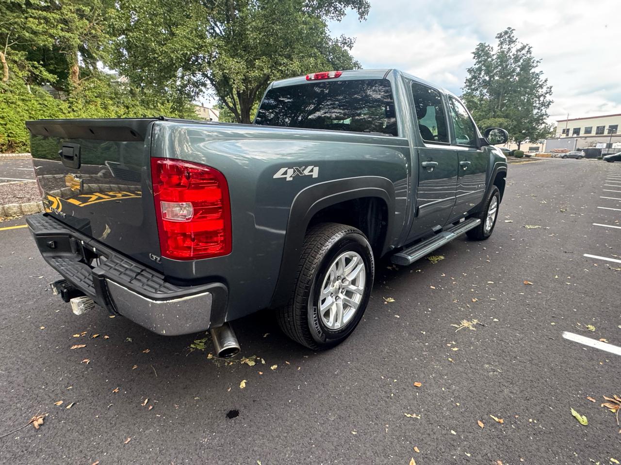 Chevrolet Silverado 1500 4WD Crew Cab 147" LTZ 2011