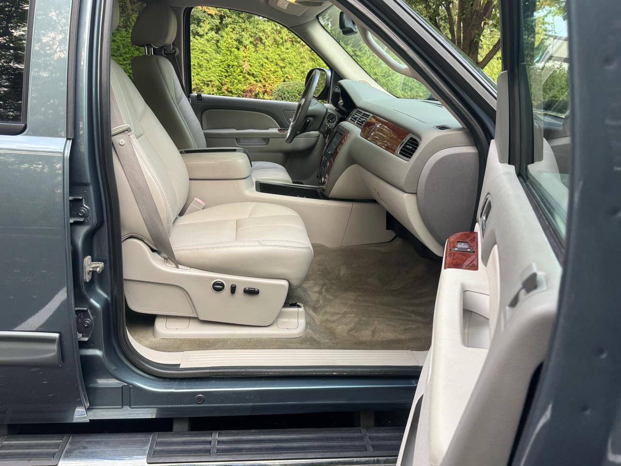 Chevrolet Silverado 1500 4WD Crew Cab 147" LTZ 2011