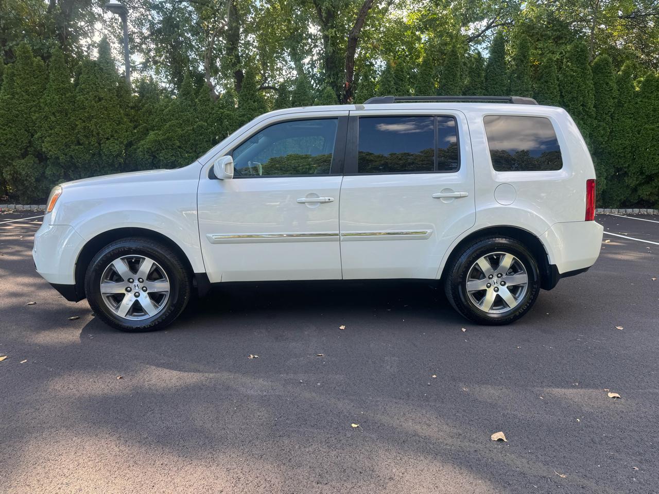 Honda Pilot Touring 4WD 5-Spd AT with DVD 2013