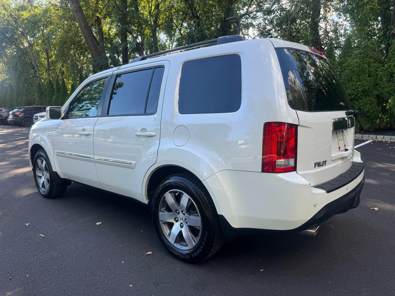 Honda Pilot Touring 4WD 5-Spd AT with DVD 2013