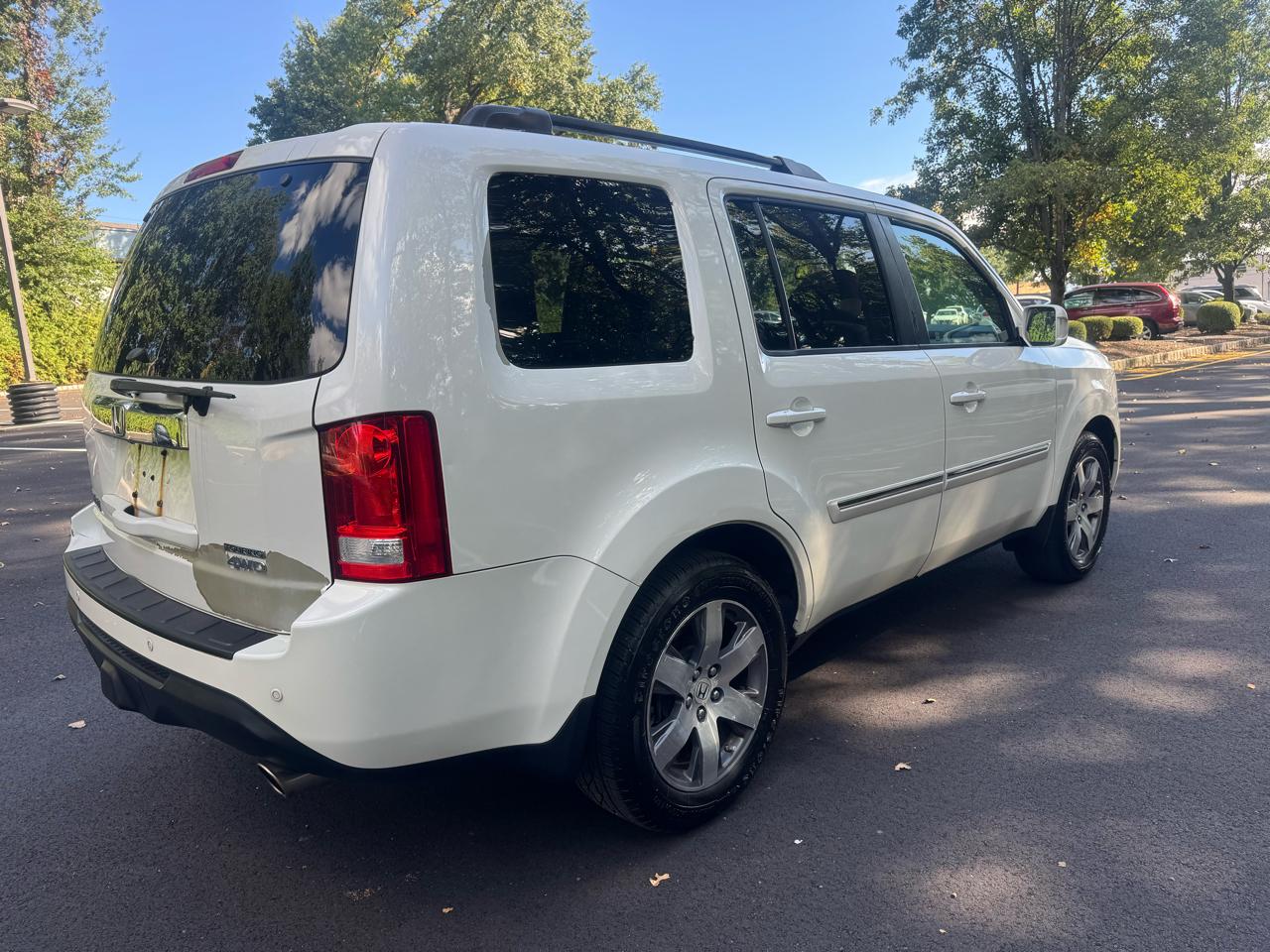 Honda Pilot Touring 4WD 5-Spd AT with DVD 2013