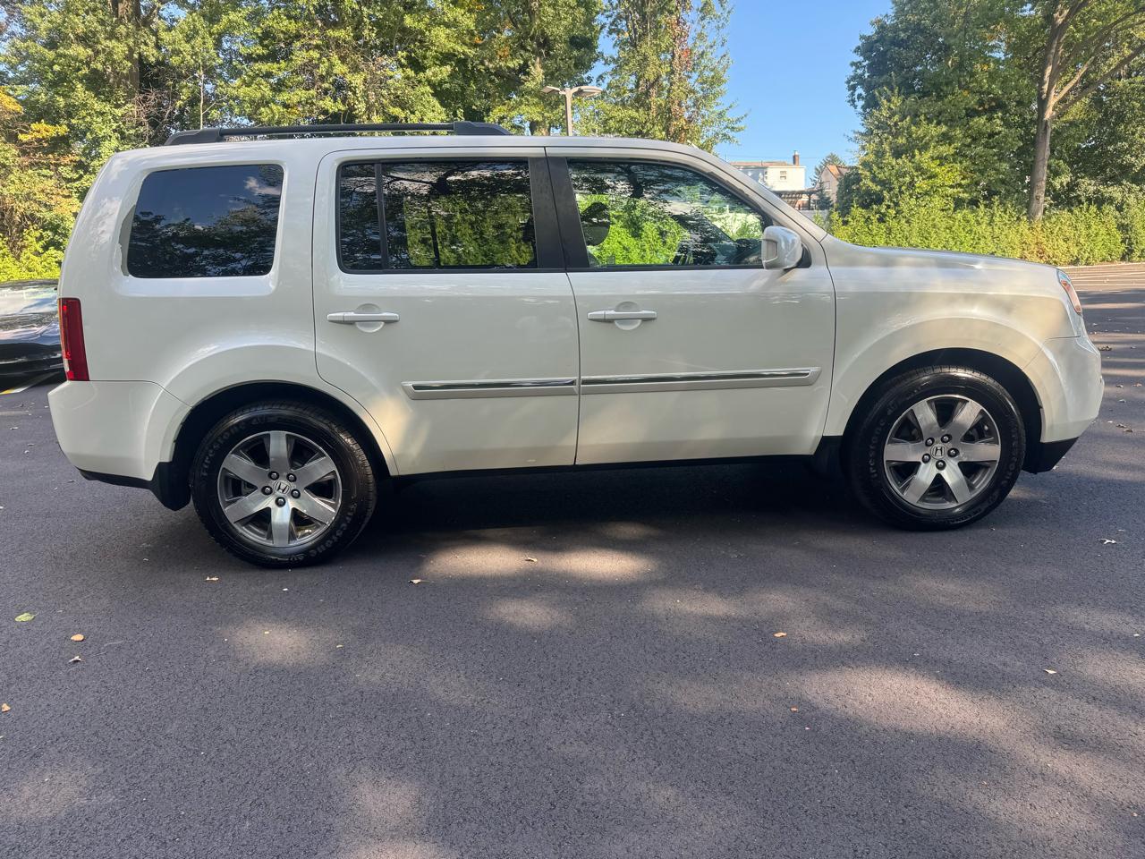 Honda Pilot Touring 4WD 5-Spd AT with DVD 2013
