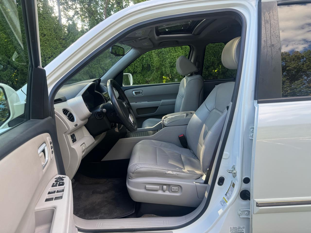 Honda Pilot Touring 4WD 5-Spd AT with DVD 2013