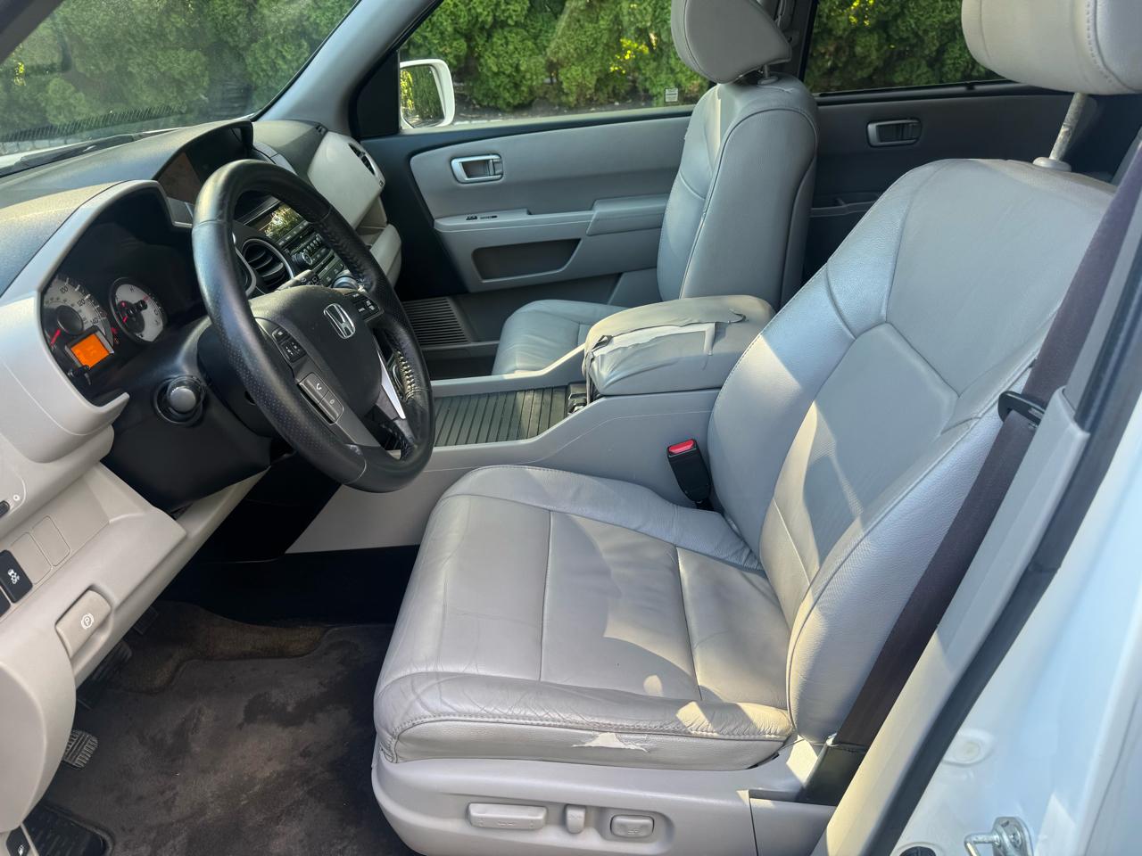 Honda Pilot Touring 4WD 5-Spd AT with DVD 2013