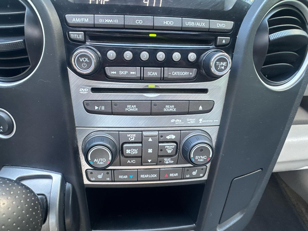 Honda Pilot Touring 4WD 5-Spd AT with DVD 2013