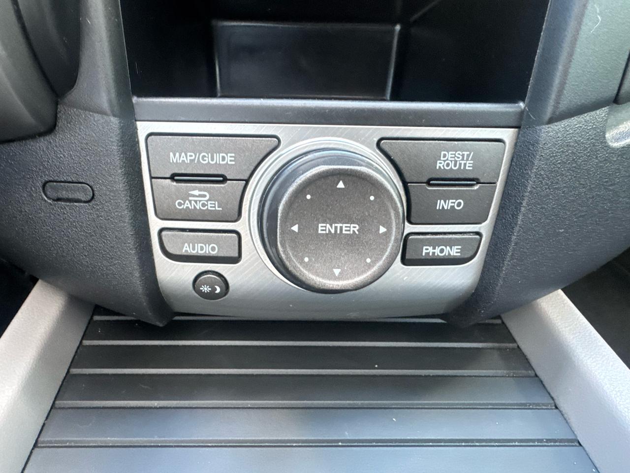 Honda Pilot Touring 4WD 5-Spd AT with DVD 2013