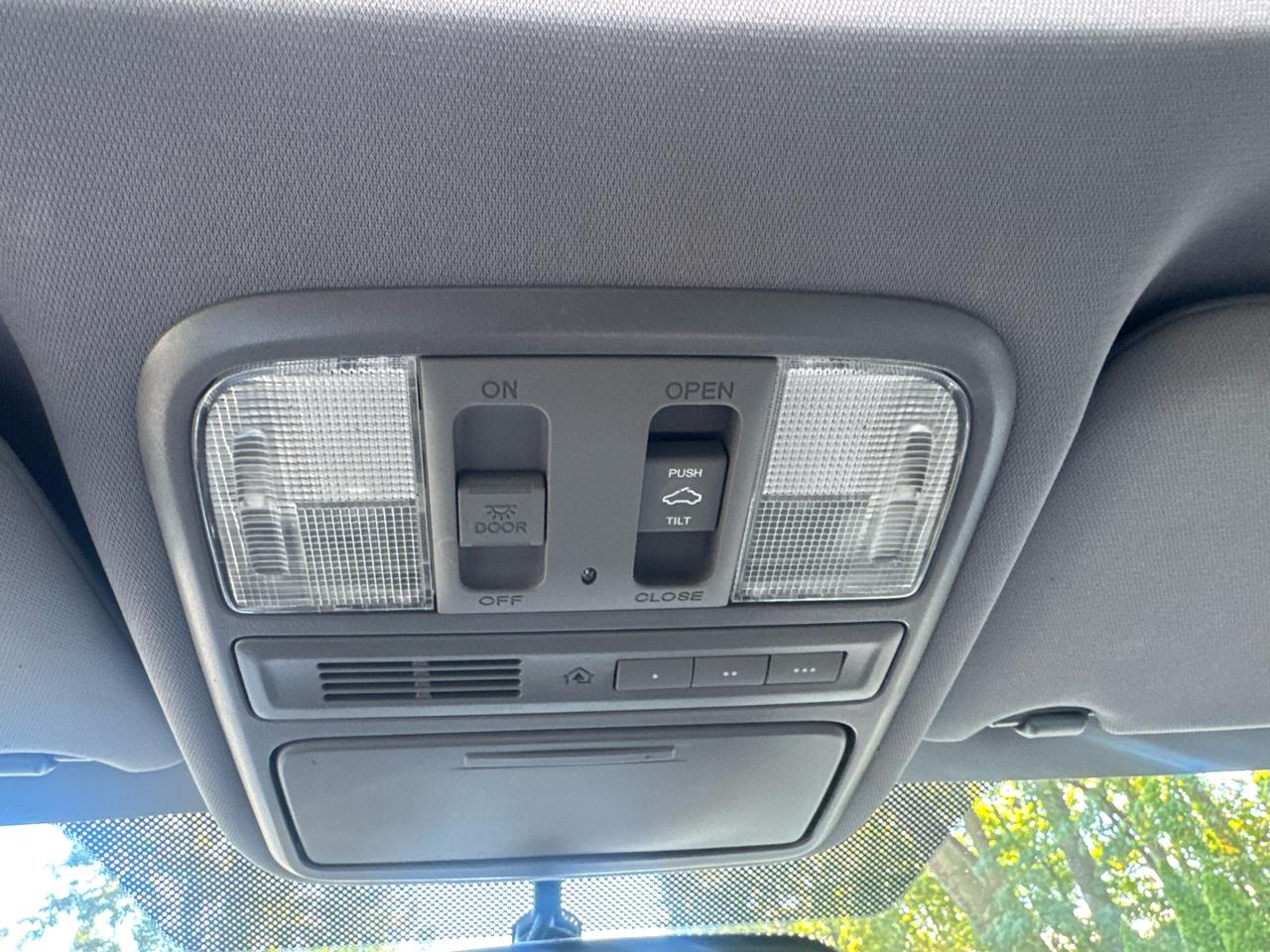 Honda Pilot Touring 4WD 5-Spd AT with DVD 2013