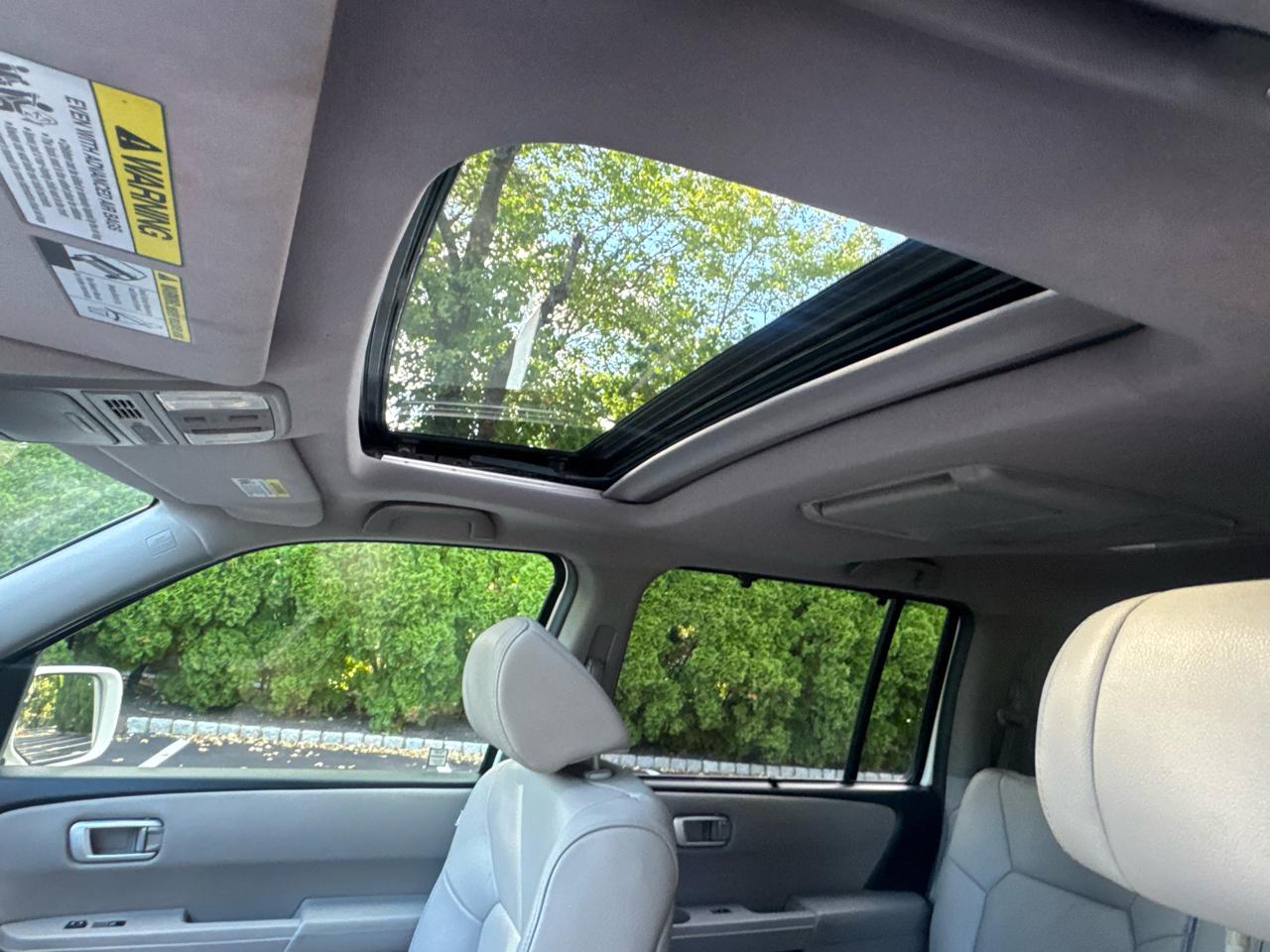 Honda Pilot Touring 4WD 5-Spd AT with DVD 2013