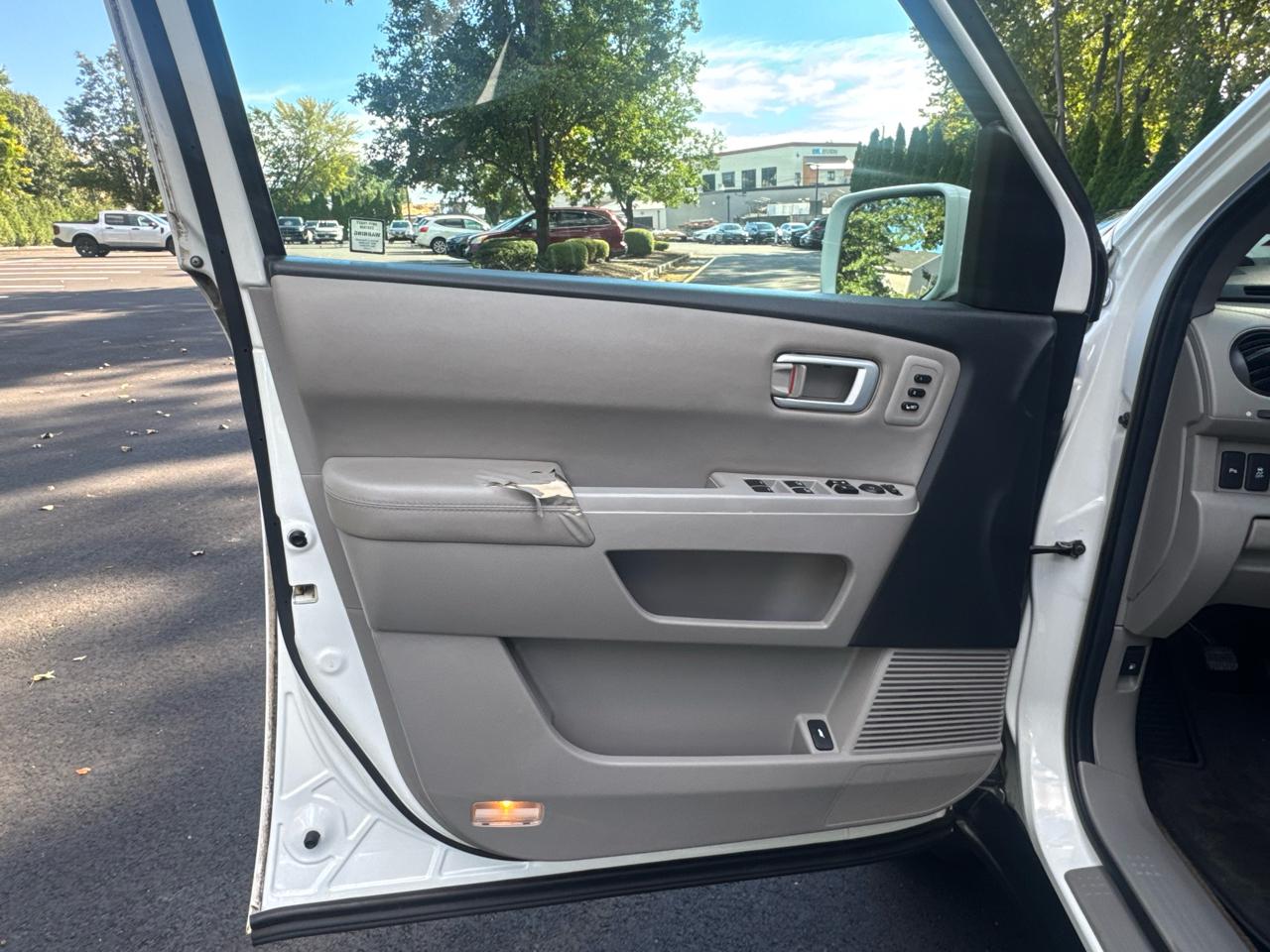 Honda Pilot Touring 4WD 5-Spd AT with DVD 2013