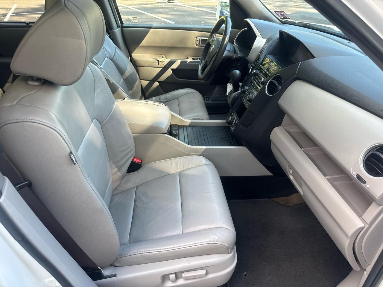 Honda Pilot Touring 4WD 5-Spd AT with DVD 2013