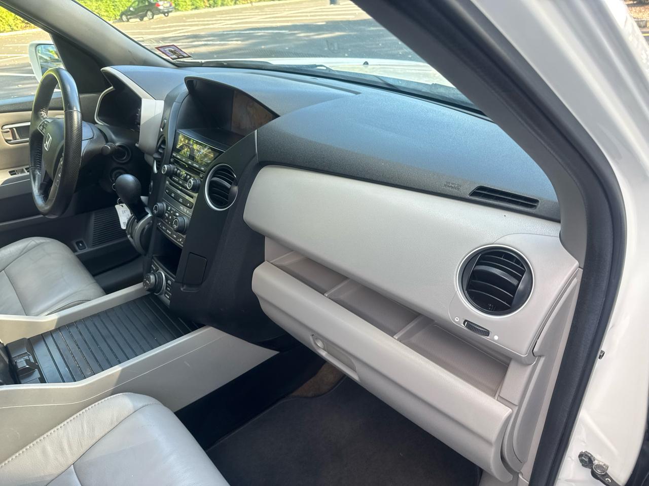 Honda Pilot Touring 4WD 5-Spd AT with DVD 2013