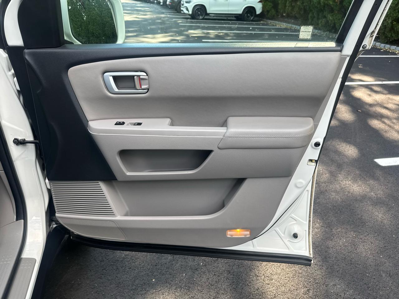 Honda Pilot Touring 4WD 5-Spd AT with DVD 2013