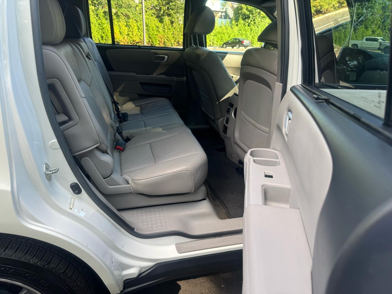 Honda Pilot Touring 4WD 5-Spd AT with DVD 2013