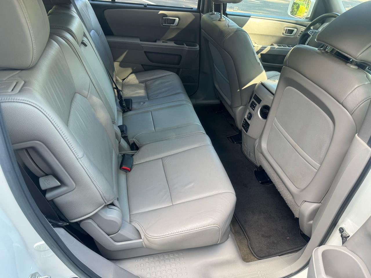 Honda Pilot Touring 4WD 5-Spd AT with DVD 2013