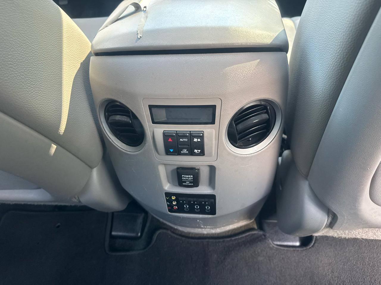 Honda Pilot Touring 4WD 5-Spd AT with DVD 2013