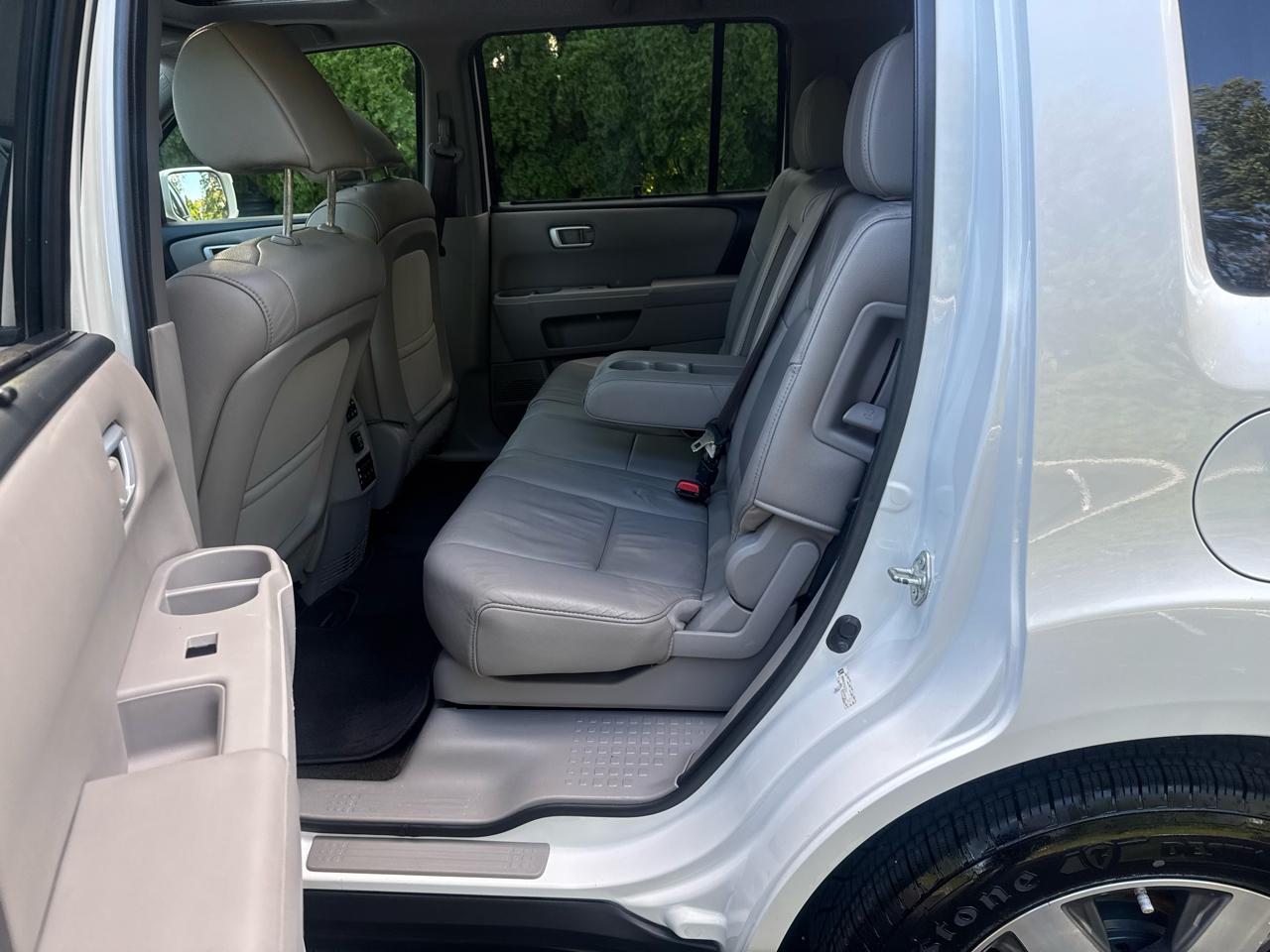 Honda Pilot Touring 4WD 5-Spd AT with DVD 2013