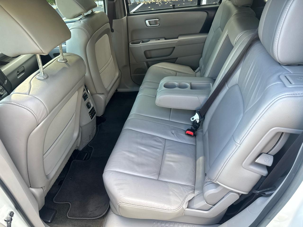 Honda Pilot Touring 4WD 5-Spd AT with DVD 2013
