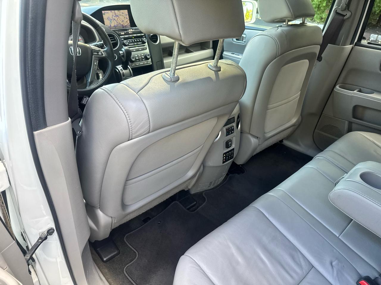 Honda Pilot Touring 4WD 5-Spd AT with DVD 2013