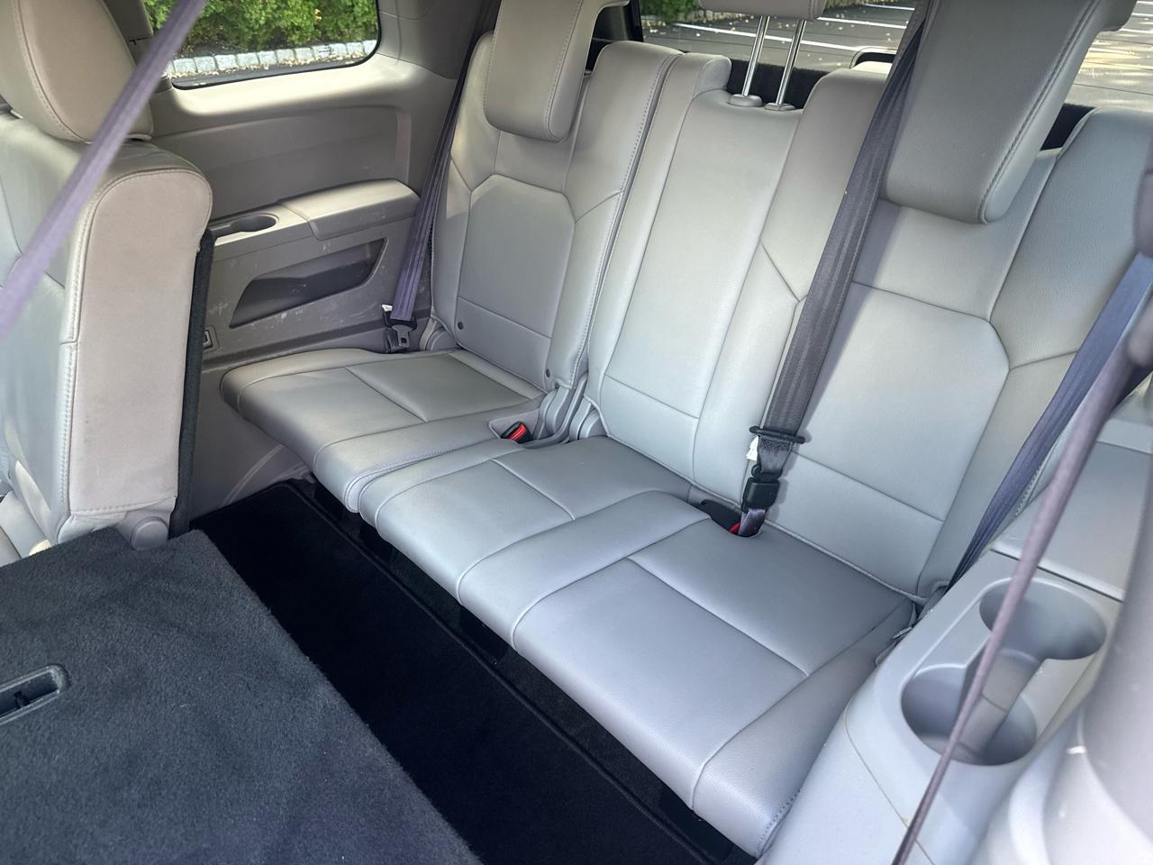 Honda Pilot Touring 4WD 5-Spd AT with DVD 2013
