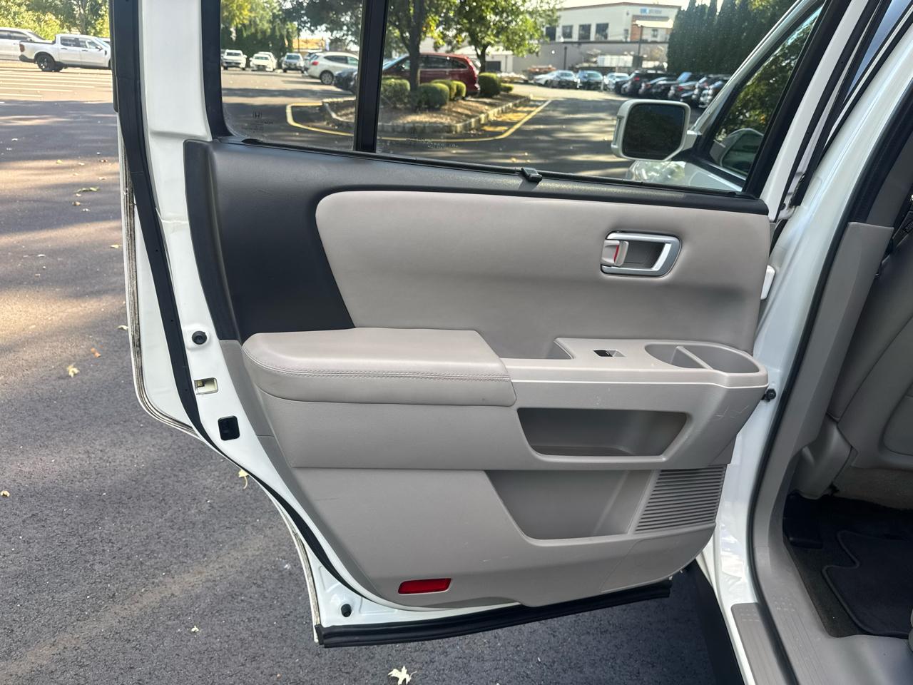 Honda Pilot Touring 4WD 5-Spd AT with DVD 2013