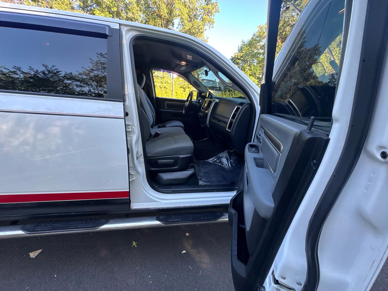 RAM 2500 SLT Crew Cab SWB 4WD 2017