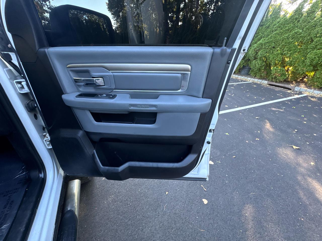 RAM 2500 SLT Crew Cab SWB 4WD 2017