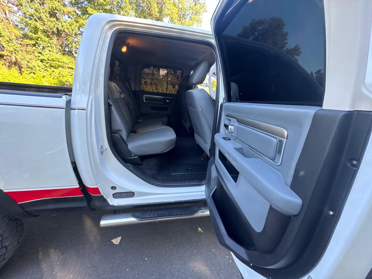 RAM 2500 SLT Crew Cab SWB 4WD 2017