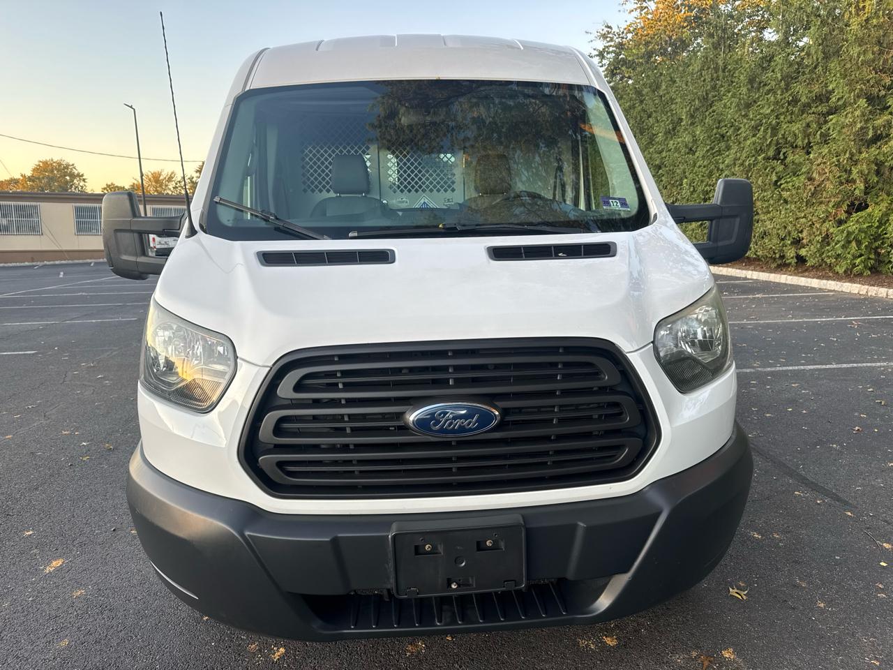 Ford Transit 250 Van Med. Roof w/Sliding Pass. 148-in. WB 2015