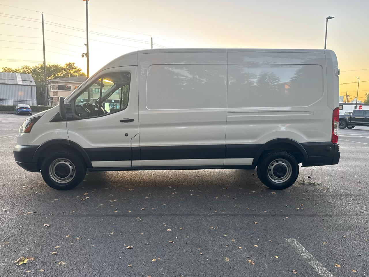 Ford Transit 250 Van Med. Roof w/Sliding Pass. 148-in. WB 2015
