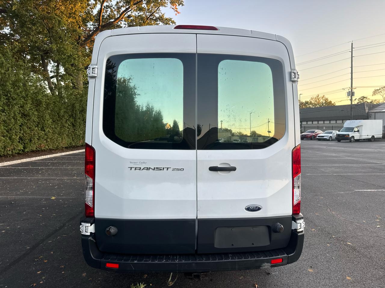 Ford Transit 250 Van Med. Roof w/Sliding Pass. 148-in. WB 2015