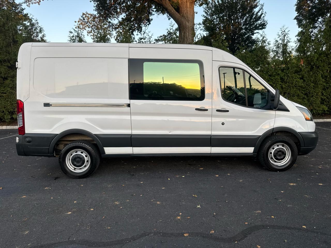 Ford Transit 250 Van Med. Roof w/Sliding Pass. 148-in. WB 2015