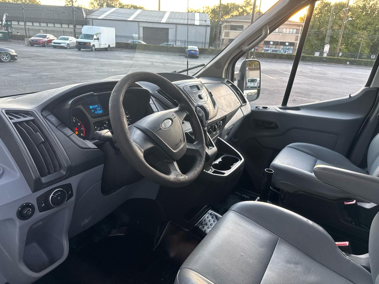 Ford Transit 250 Van Med. Roof w/Sliding Pass. 148-in. WB 2015