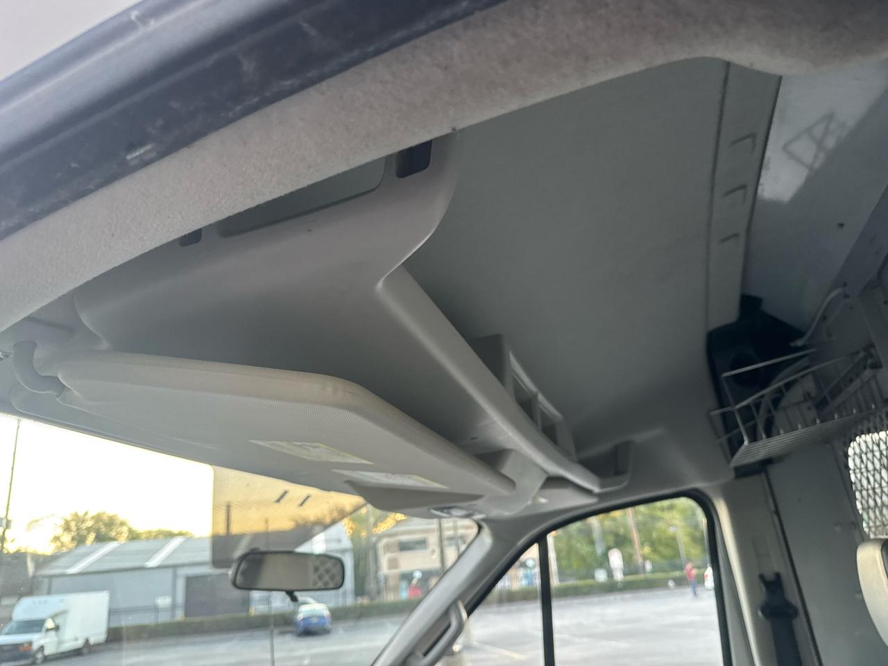 Ford Transit 250 Van Med. Roof w/Sliding Pass. 148-in. WB 2015